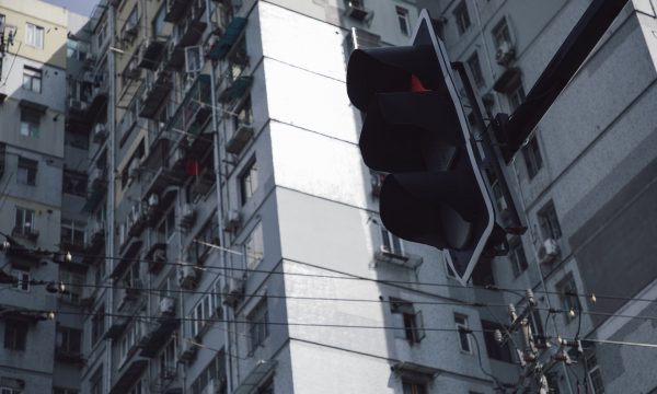 Stoplight with a stop signal and a building at the back